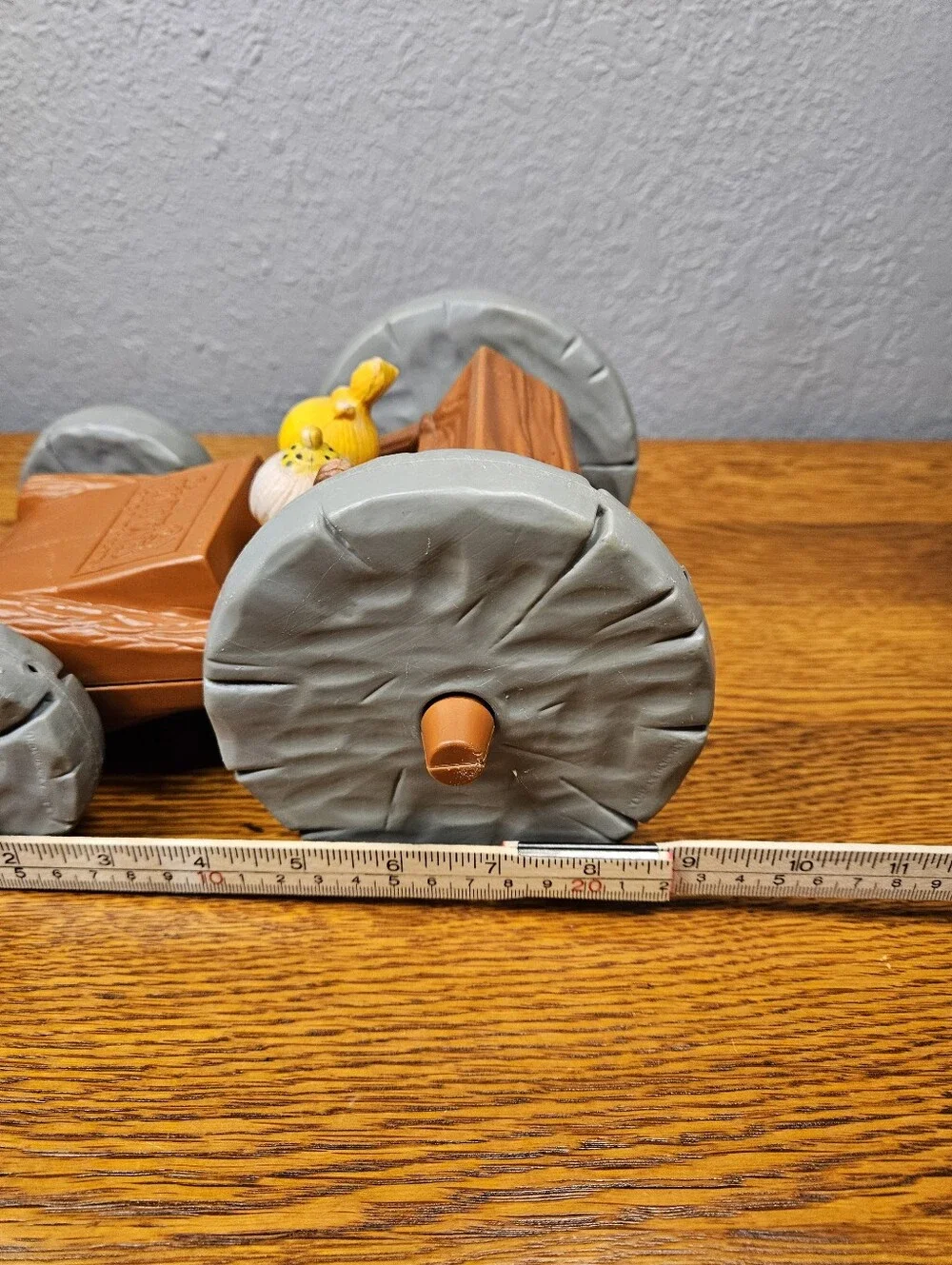 The Flintstones Hanna-Barbera 1976 Guidance Flip Toy